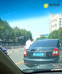 ���⳵��˽�ҳ��ڻ�վ����ȭ������