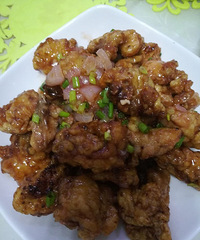 冒着炎热烧菜