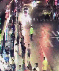 上海一商铺店铺招牌脱落致3死6伤 安监部门已介入调查