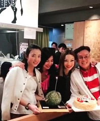 郑秀文庆生钟楚红甘比现身 三人展现冻龄魅力