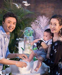 李晟李佳航为儿子举办百日宴 萌娃脸蛋肉肉超可爱