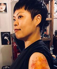 16年搭档离世 林二汶为纪念卢凯彤在手臂上刺青