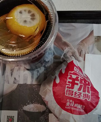 晚餐吃特价汉堡