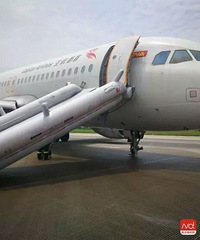 首都航空一飞机紧急备降深圳机场,才发现两个轮胎不见了……