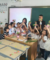 胜蓝小学102班开展教师节家长助教活动
