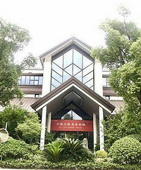 ���Ƹ߶˱���