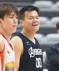JYP老板朴振英宣布升级当爸 孩子将于明年1月出生