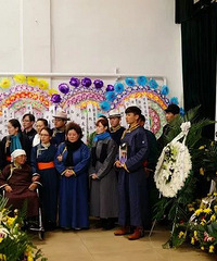 布仁巴雅尔追悼会22日举办 众人冒雨前来送别
