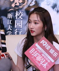 张艺谋新作品《影》路演来杭州啦!关晓彤豪气十足送粉丝球鞋车模