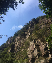 游天脊龙门,两千米栈道下面万丈深渊,飞天索桥远看吓到腿软