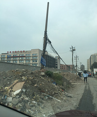 道路维修难道没有环保要求吗?天天走这个土路我真的要“疯”!