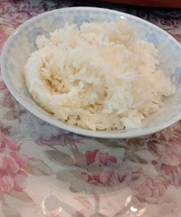 一碗饭二盆菜,自己喜欢的,吃什么都香。