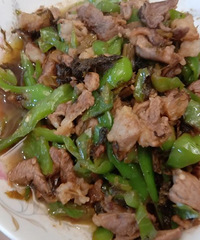 一碗饭二盆菜,自己喜欢的,吃什么都香。