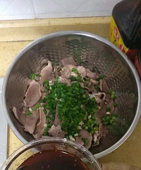 姑娘您好,我是一个幽默开朗的汉子。