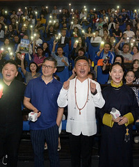 一线|《阿拉姜色》首登银幕 容中尔甲:就想知道驴和我谁演得好