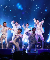 BOY STORY组合献唱跳演出 王嘉尔等隔空送祝福