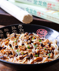香菇肉臊子酸汤面