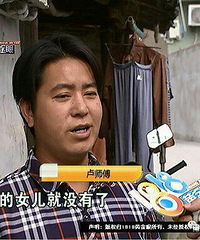 两个女儿独自在家 爸爸摸到衣服湿 才知道掉河里了