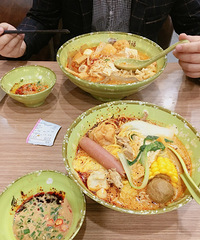 大老远进城来吃这家店,前面排队109桌,怕是要明天才能吃上了