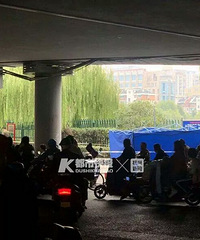 突发!上午红会医院对面贴沙河捞起一具男尸,警方正在调查中
