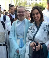 ����������