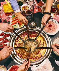 这家火锅店的牛肉嫩的飞上天!