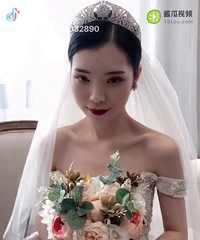 ����ɴ���������ױ�û��㣬���۸����ĵ���Ƭ��д��һ��