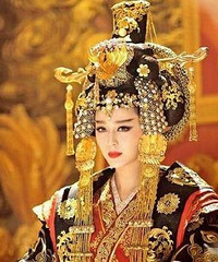女明星帝王装,最具女王气质的却是她!