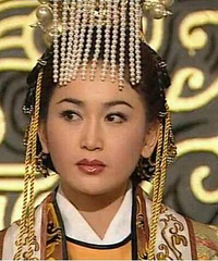 女明星帝王装,最具女王气质的却是她!