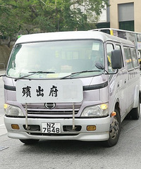 蓝洁瑛简单出殡火化 亲姐姐遮面到场送行