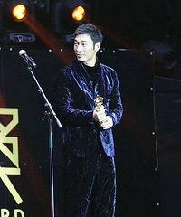情歌王子许志安喜提最佳男歌手 艾怡良获双奖心花怒放
