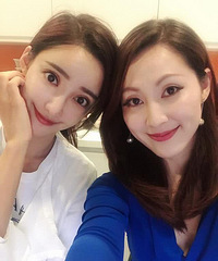 赵丽颖新剧女配角的整容脸太浮夸,明明旧照清纯可人啊