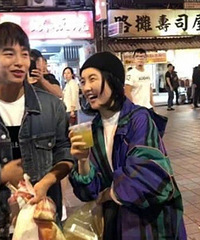 金马奖酒会上这孩子真的是太不女明星了