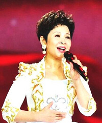 董文华近照曝光 容颜未改风采依旧