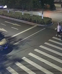 ���ģ�Ů��˲�䱻ײ������10����Ƶ�ع�