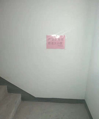 文明养狗新闻都满天飞了,还有人在地下车库遛狗