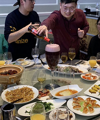 随手拍结婚!原来巨形酒杯真的有啊……