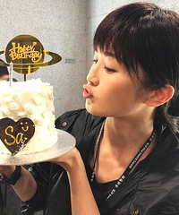 阿Sa生日晒照笑容甜蜜 容祖儿关智斌等好友送祝福