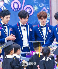 《超能幼稚园》迎来毕业典礼 明星实习老师感触多