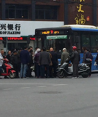 �ո���ˮ�幫����ײ����̫̫������ʲôԭ��