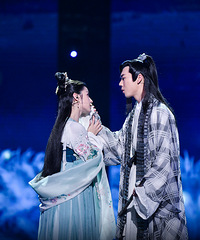 《国风美少年》迎淘汰赛!鞠婧祎展严厉一面吓哭选手