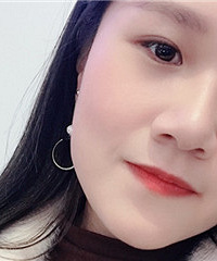 爱健身的姑娘有练出腹肌哦!