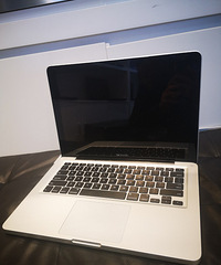 13寸苹果笔记本i5 4+320g 2399元