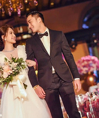 钟欣潼赖弘国婚前秀恩爱,喜帖印有两人Q版婚服可爱到爆