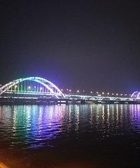 钱塘江边