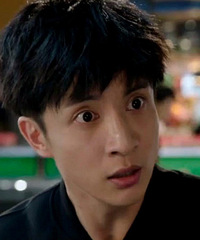 黄毅清晒童年照,不小心曝光亲妈颜值,网友纷纷称赞黄妈妈太