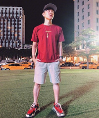 林俊杰穿紧身皮裤走红毯,网友:小细腿亮了,女星看了都眼红!