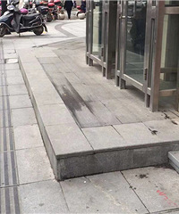 城中街人行道设计真的好吗?