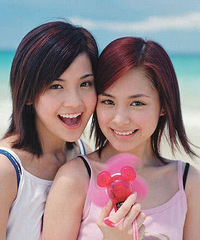 阿娇婚后首秀少女感依旧 TWINS合体了!