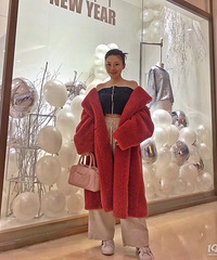 买一件红色羊羔绒大衣,保准你slay全场好嘛!